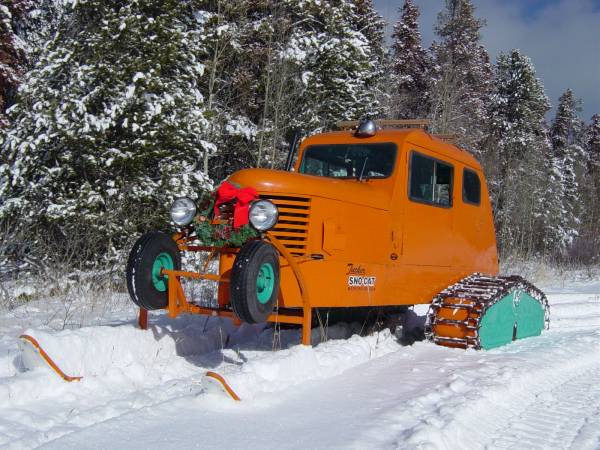 1949 Tucker Sno-Cat 2 ski + 2 track setup  PHOTO: wiki