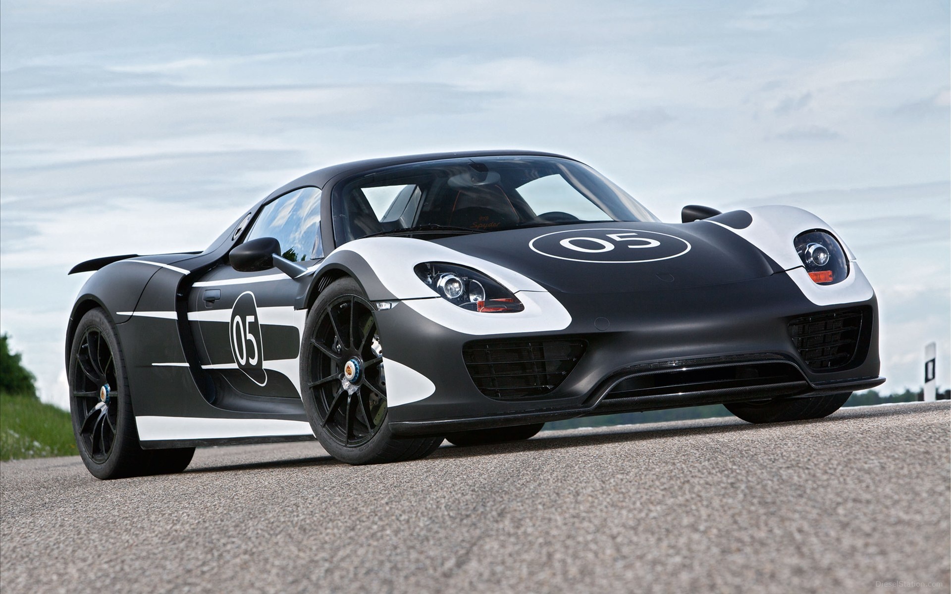 Porsche 918 spyder Photo: pcwallart