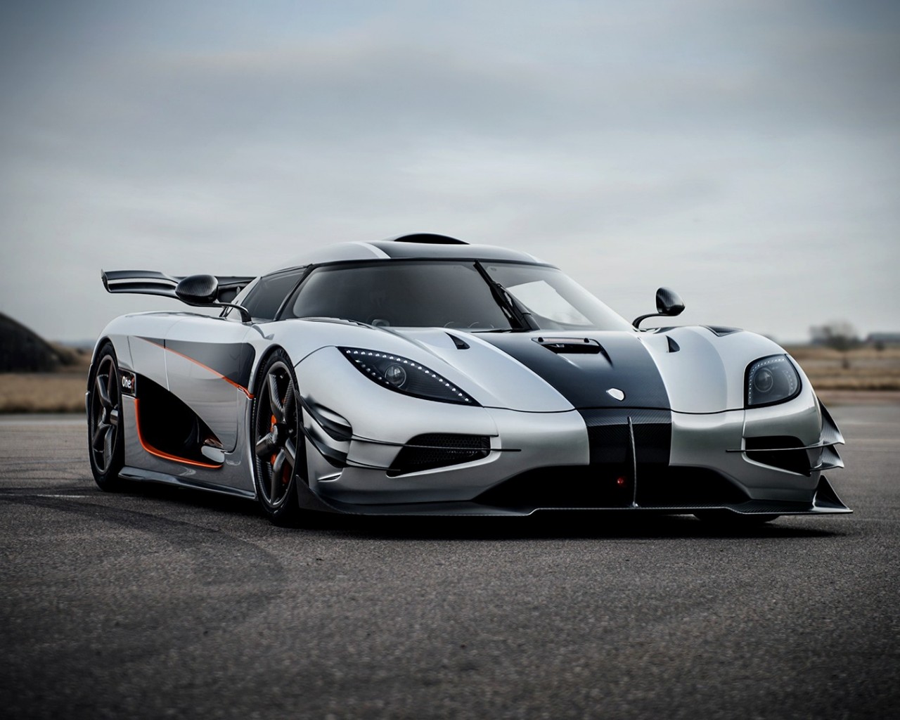 Koenigsegg One:1 Photo: wallup