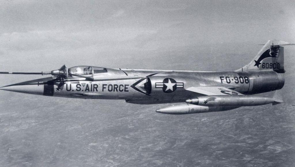 F-104 Starfighter during refueling Photo: airrefuelingarchive