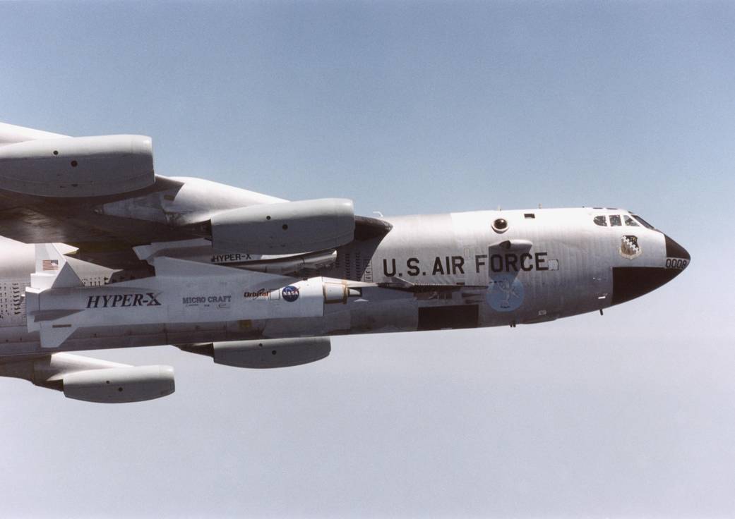 The X-43A attached to the B-52B which carries it up to altitude Photo: nasa